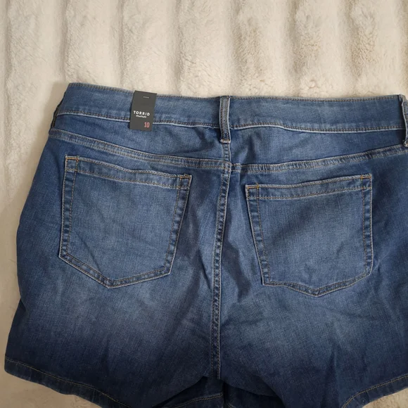 NWT Torrid Classic Blue Jean Shorts - Picture 3 of 5